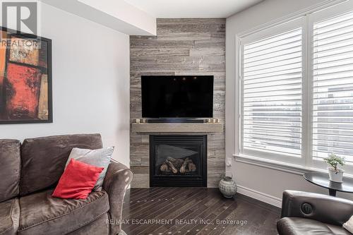 15 Summerberry Way, Hamilton, ON - Indoor Photo Showing Living Room With Fireplace