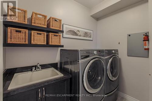 15 Summerberry Way, Hamilton, ON - Indoor Photo Showing Laundry Room