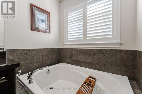 15 Summerberry Way, Hamilton, ON - Indoor Photo Showing Bathroom