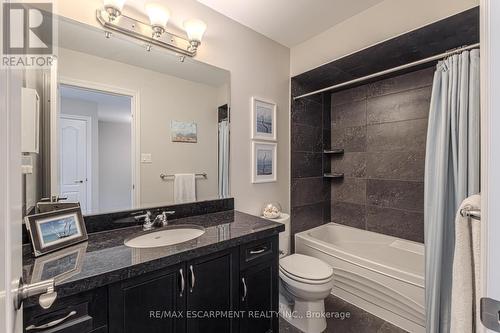 15 Summerberry Way, Hamilton, ON - Indoor Photo Showing Bathroom