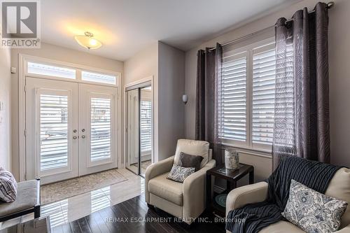 15 Summerberry Way, Hamilton, ON - Indoor Photo Showing Living Room