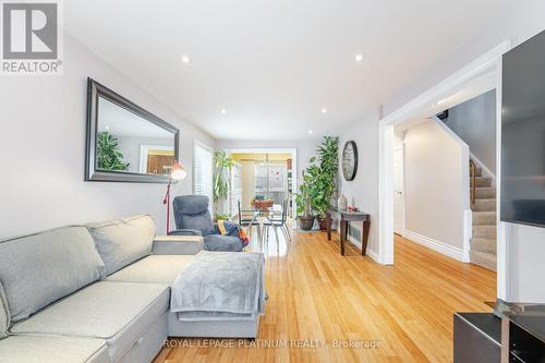 3104 Arnett Court, Mississauga, ON - Indoor Photo Showing Living Room