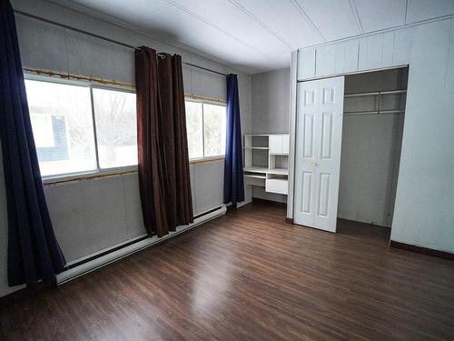 Chambre à coucher principale - 120 5E Rue, New Richmond, QC - Indoor Photo Showing Other Room