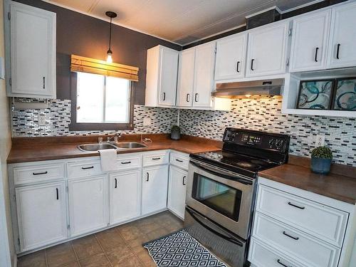 Cuisine - 120 5E Rue, New Richmond, QC - Indoor Photo Showing Kitchen With Double Sink