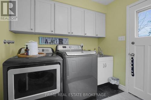 58 Andover Drive, London, ON - Indoor Photo Showing Laundry Room