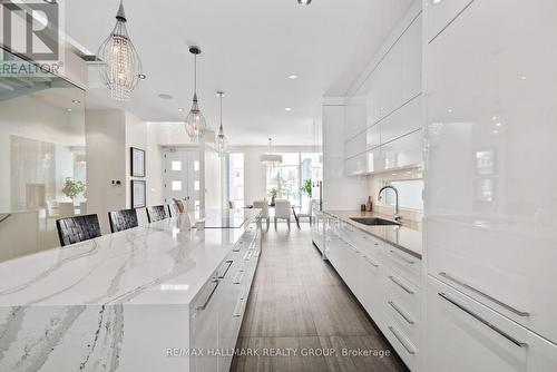 458 Tweedsmuir Avenue, Ottawa, ON - Indoor Photo Showing Kitchen With Upgraded Kitchen