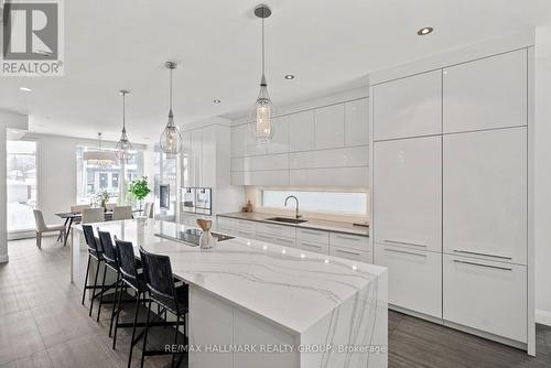 458 Tweedsmuir Avenue, Ottawa, ON - Indoor Photo Showing Kitchen With Upgraded Kitchen