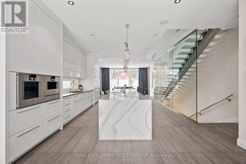 458 Tweedsmuir Avenue, Ottawa, ON - Indoor Photo Showing Kitchen With Upgraded Kitchen