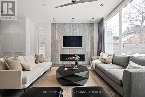 458 Tweedsmuir Avenue, Ottawa, ON - Indoor Photo Showing Living Room With Fireplace