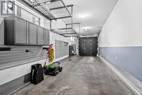 458 Tweedsmuir Avenue, Ottawa, ON - Indoor Photo Showing Garage