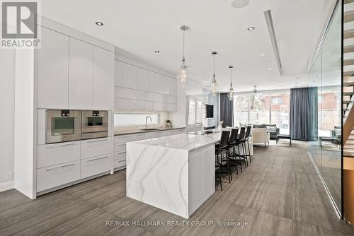 458 Tweedsmuir Avenue, Ottawa, ON - Indoor Photo Showing Kitchen With Upgraded Kitchen