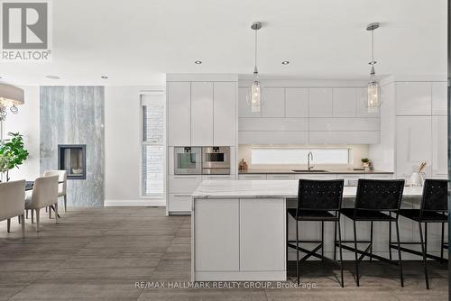 458 Tweedsmuir Avenue, Ottawa, ON - Indoor Photo Showing Kitchen With Upgraded Kitchen