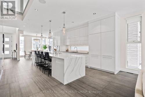 458 Tweedsmuir Avenue, Ottawa, ON - Indoor Photo Showing Kitchen With Upgraded Kitchen