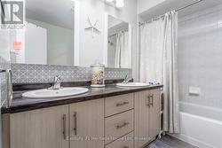 Main upstairs bathroom, double sinks, tub - 