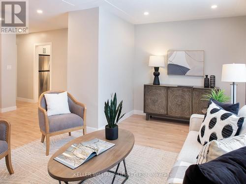 236 Tweedsmuir Avenue, London, ON - Indoor Photo Showing Living Room