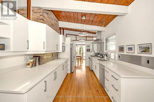 692 Highland Avenue, Ottawa, ON - Indoor Photo Showing Kitchen