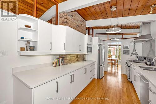 692 Highland Avenue, Ottawa, ON - Indoor Photo Showing Kitchen