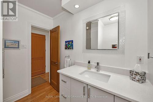 692 Highland Avenue, Ottawa, ON - Indoor Photo Showing Bathroom