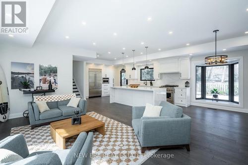 1481 Chasehurst Drive, Mississauga, ON - Indoor Photo Showing Living Room