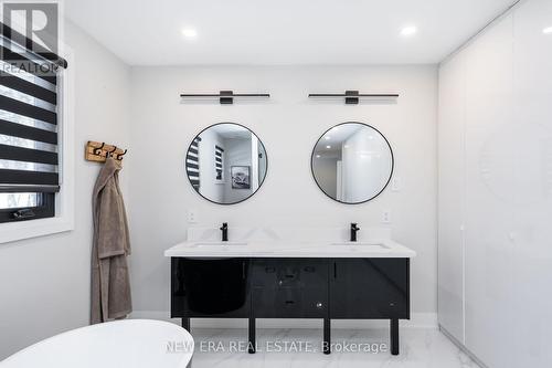 1481 Chasehurst Drive, Mississauga, ON - Indoor Photo Showing Bathroom