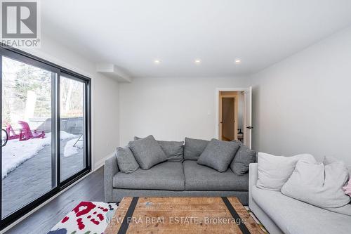 1481 Chasehurst Drive, Mississauga, ON - Indoor Photo Showing Living Room