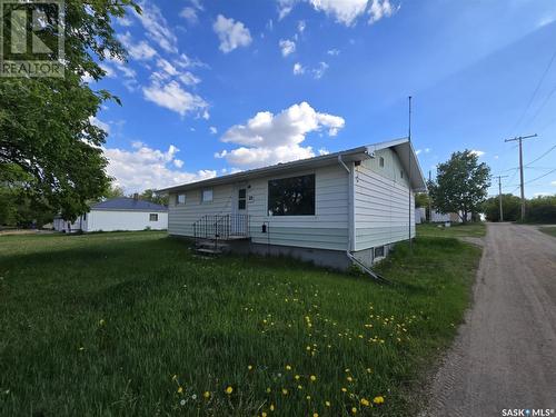 33 4Th Avenue E, Central Butte, SK - Outdoor