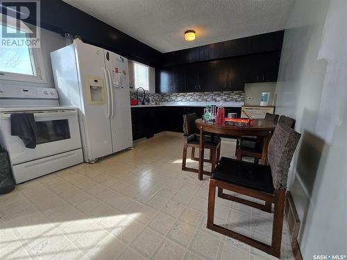 33 4Th Avenue E, Central Butte, SK - Indoor Photo Showing Kitchen