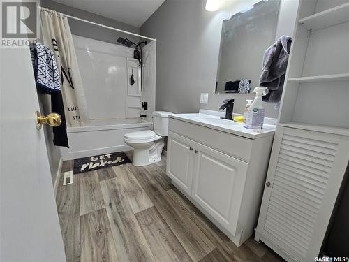 33 4Th Avenue E, Central Butte, SK - Indoor Photo Showing Bathroom