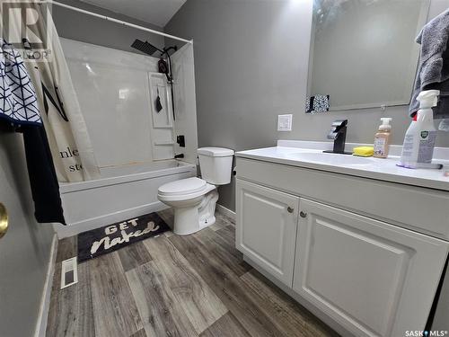 33 4Th Avenue E, Central Butte, SK - Indoor Photo Showing Bathroom
