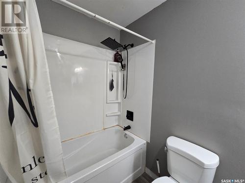 33 4Th Avenue E, Central Butte, SK - Indoor Photo Showing Bathroom