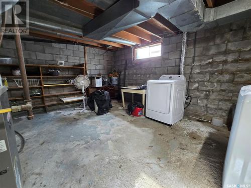 33 4Th Avenue E, Central Butte, SK - Indoor Photo Showing Laundry Room