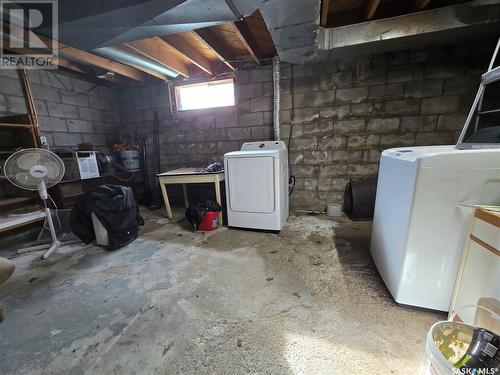 33 4Th Avenue E, Central Butte, SK - Indoor Photo Showing Laundry Room