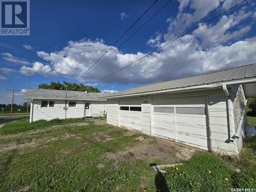 33 4Th Avenue E, Central Butte, SK - Outdoor