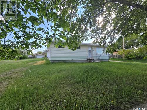 33 4Th Avenue E, Central Butte, SK - Outdoor