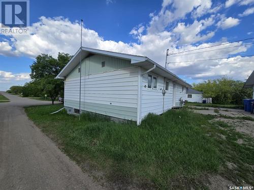 33 4Th Avenue E, Central Butte, SK - Outdoor