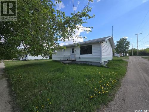 33 4Th Avenue E, Central Butte, SK - Outdoor