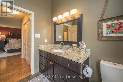 22 Glenridge Crescent, London, ON - Indoor Photo Showing Bathroom