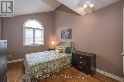 22 Glenridge Crescent, London, ON - Indoor Photo Showing Bedroom