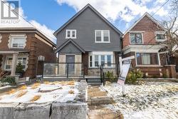 106 WEIR STREET N  Hamilton, ON L8H 5E8