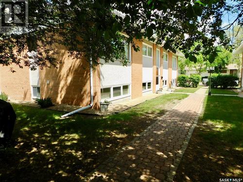 301 - 309 3Rd Avenue W, Assiniboia, SK - Outdoor