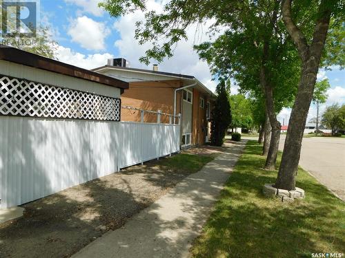 301 - 309 3Rd Avenue W, Assiniboia, SK - Outdoor