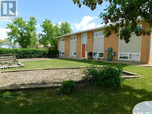 301 - 309 3Rd Avenue W, Assiniboia, SK - Outdoor