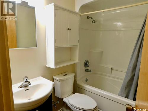 301 - 309 3Rd Avenue W, Assiniboia, SK - Indoor Photo Showing Bathroom