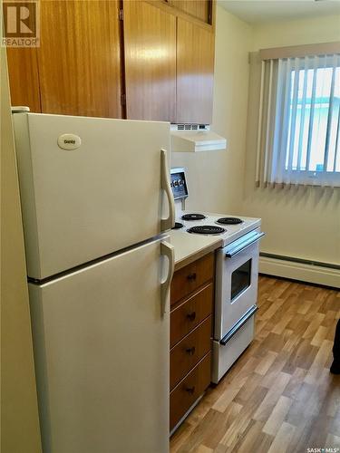 301 - 309 3Rd Avenue W, Assiniboia, SK - Indoor Photo Showing Kitchen