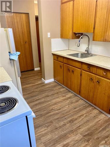 301 - 309 3Rd Avenue W, Assiniboia, SK - Indoor Photo Showing Kitchen