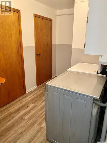 301 - 309 3Rd Avenue W, Assiniboia, SK - Indoor Photo Showing Laundry Room