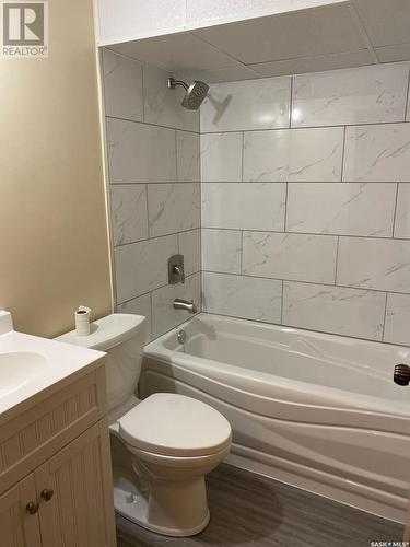 301 - 309 3Rd Avenue W, Assiniboia, SK - Indoor Photo Showing Bathroom