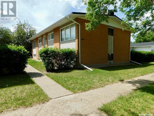 301 - 309 3Rd Avenue W, Assiniboia, SK - Outdoor