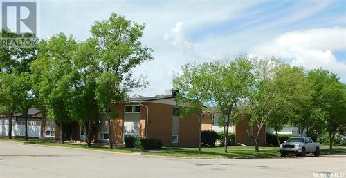 301 - 309 3Rd Avenue W, Assiniboia, SK - Outdoor