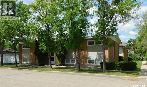 301 - 309 3Rd Avenue W, Assiniboia, SK - Outdoor